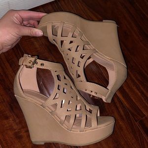 TOP moda nude wedges